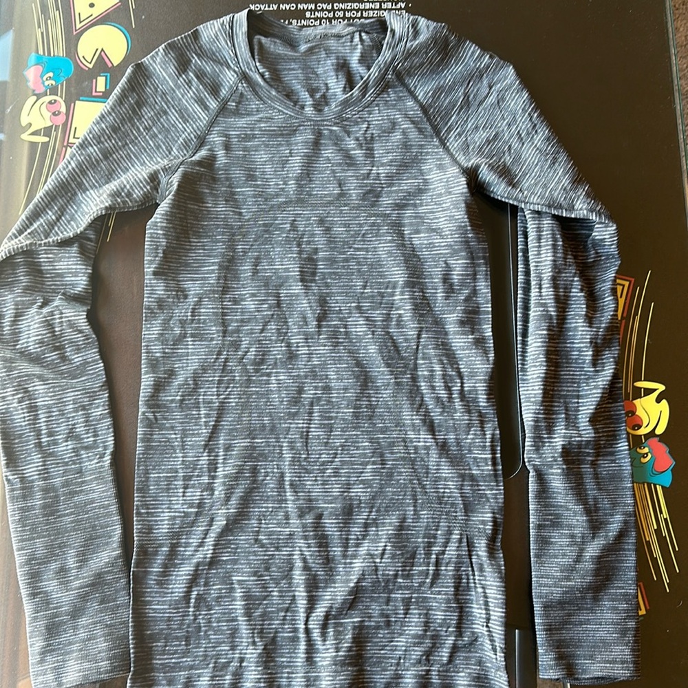 Lululemon swiftly tech long sleeve size 2 Gray heather